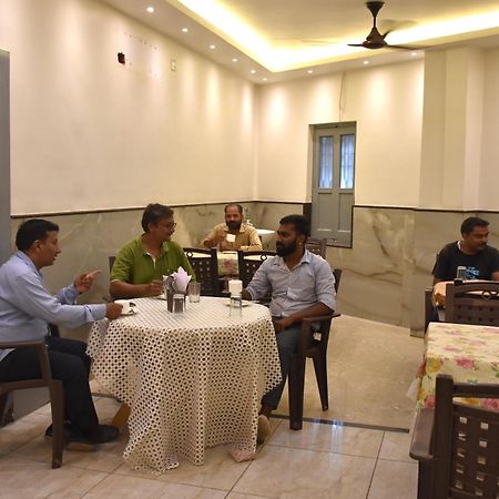 Hotel R B International Varanasi Ngoại thất bức ảnh